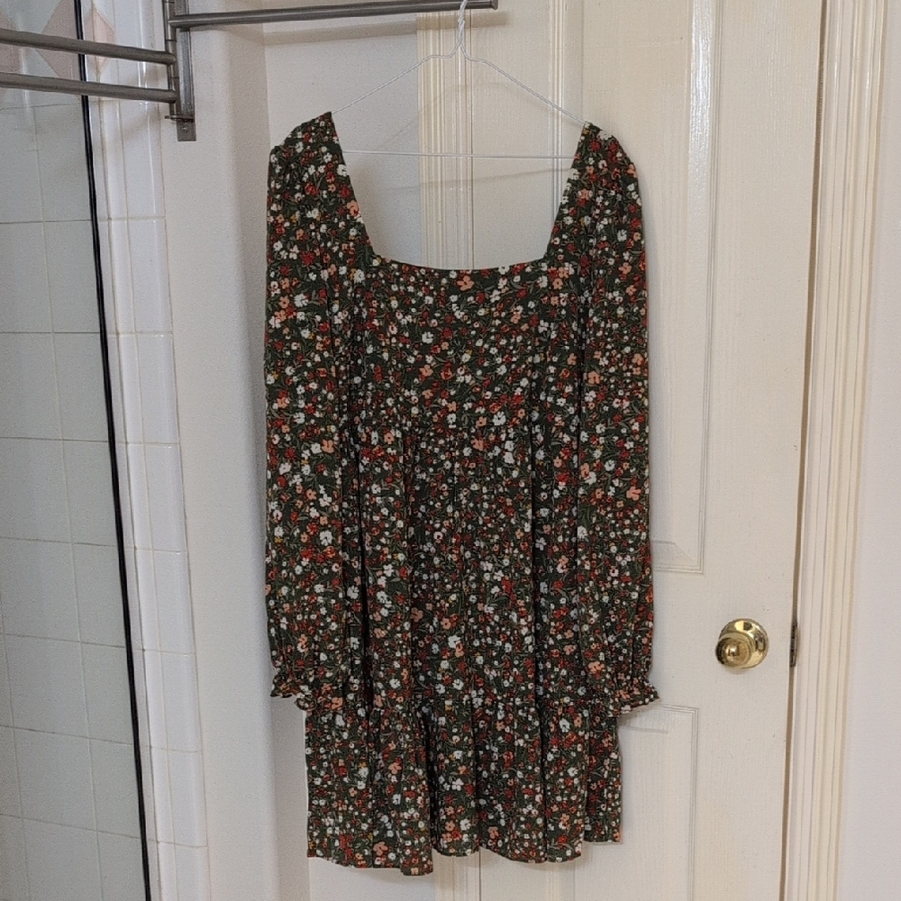 BCBG Paris Green Floral Long Sleeve Dress